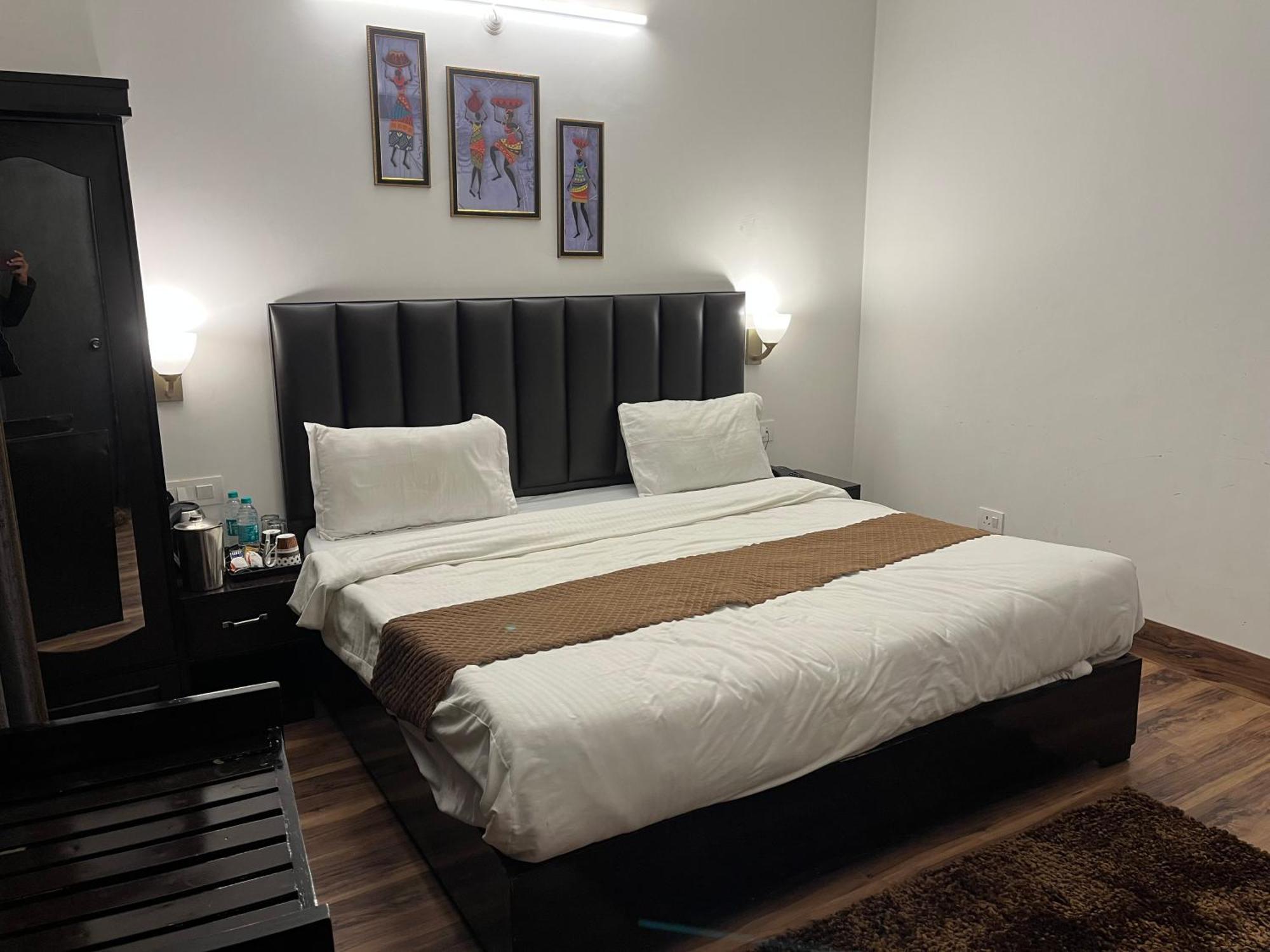 Cedar Woods Resort By Heyan Hotels ナイニタール エクステリア 写真