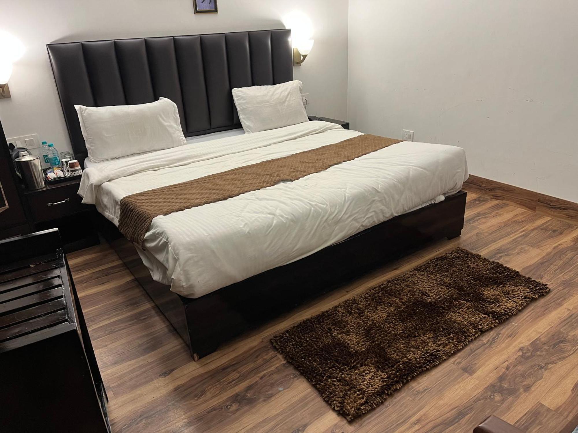 Cedar Woods Resort By Heyan Hotels ナイニタール エクステリア 写真