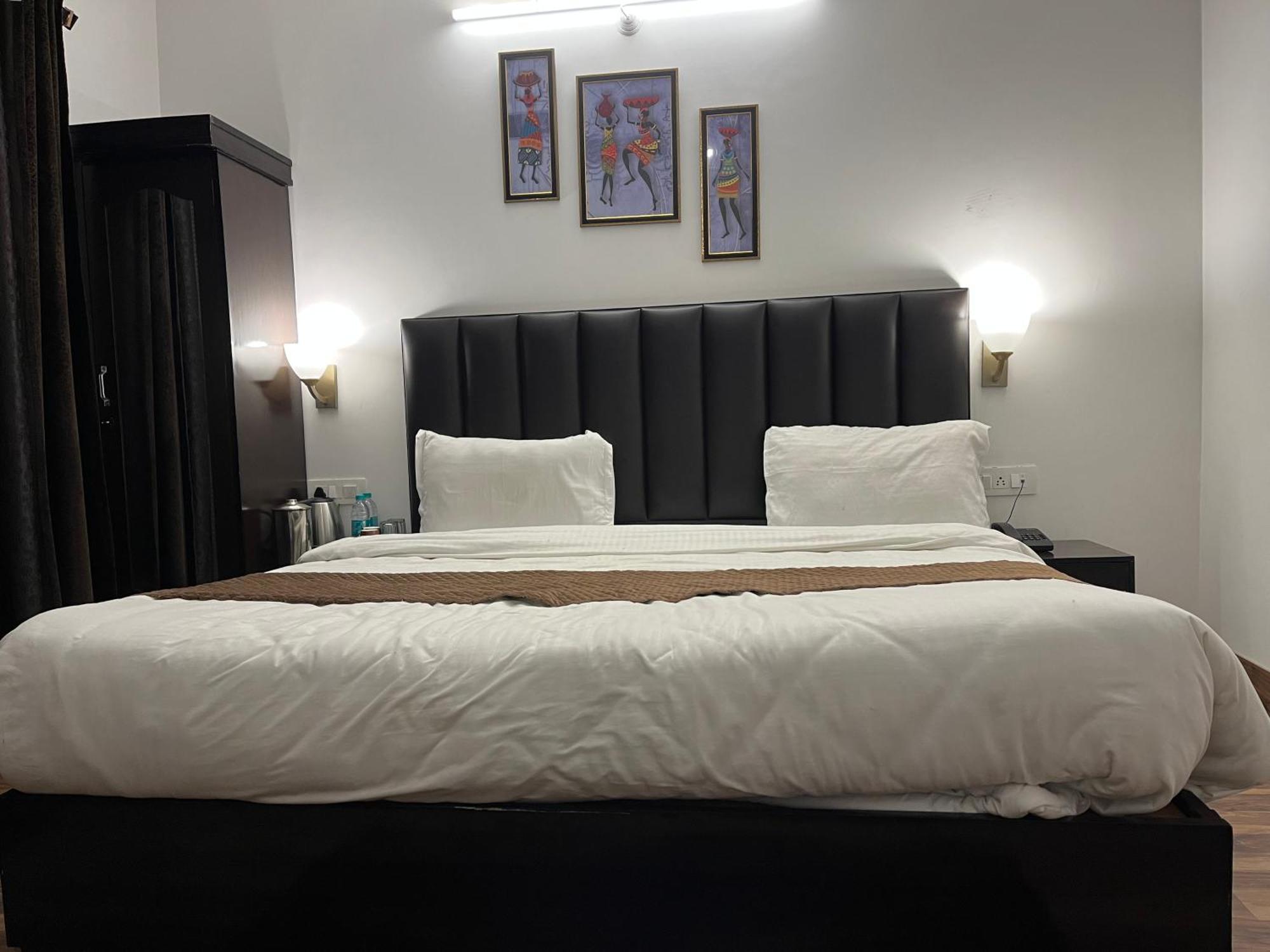 Cedar Woods Resort By Heyan Hotels ナイニタール エクステリア 写真